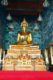 Buddha Statue im Wat Deva Raja Kunchorn