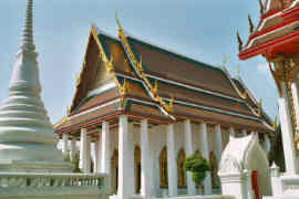 Große Tempelhalle des Wat Deva Raja Kunchorn